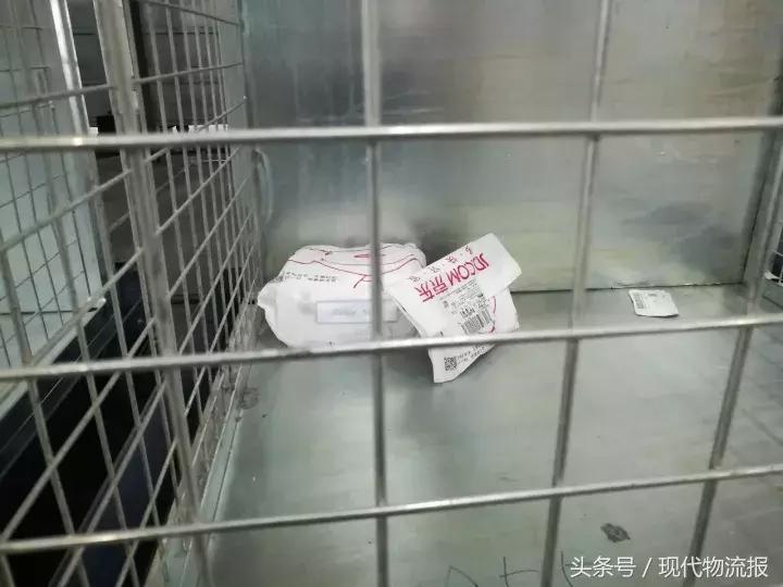 记者探访京东机器人分拣,京东首个无人分拣中心在哪里