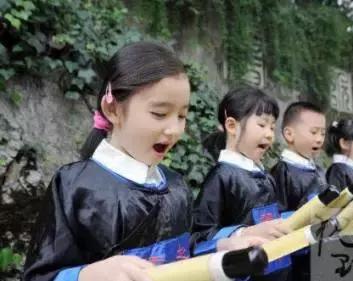 背书是大声朗读还是默读,大声朗读对孩子学习好吗