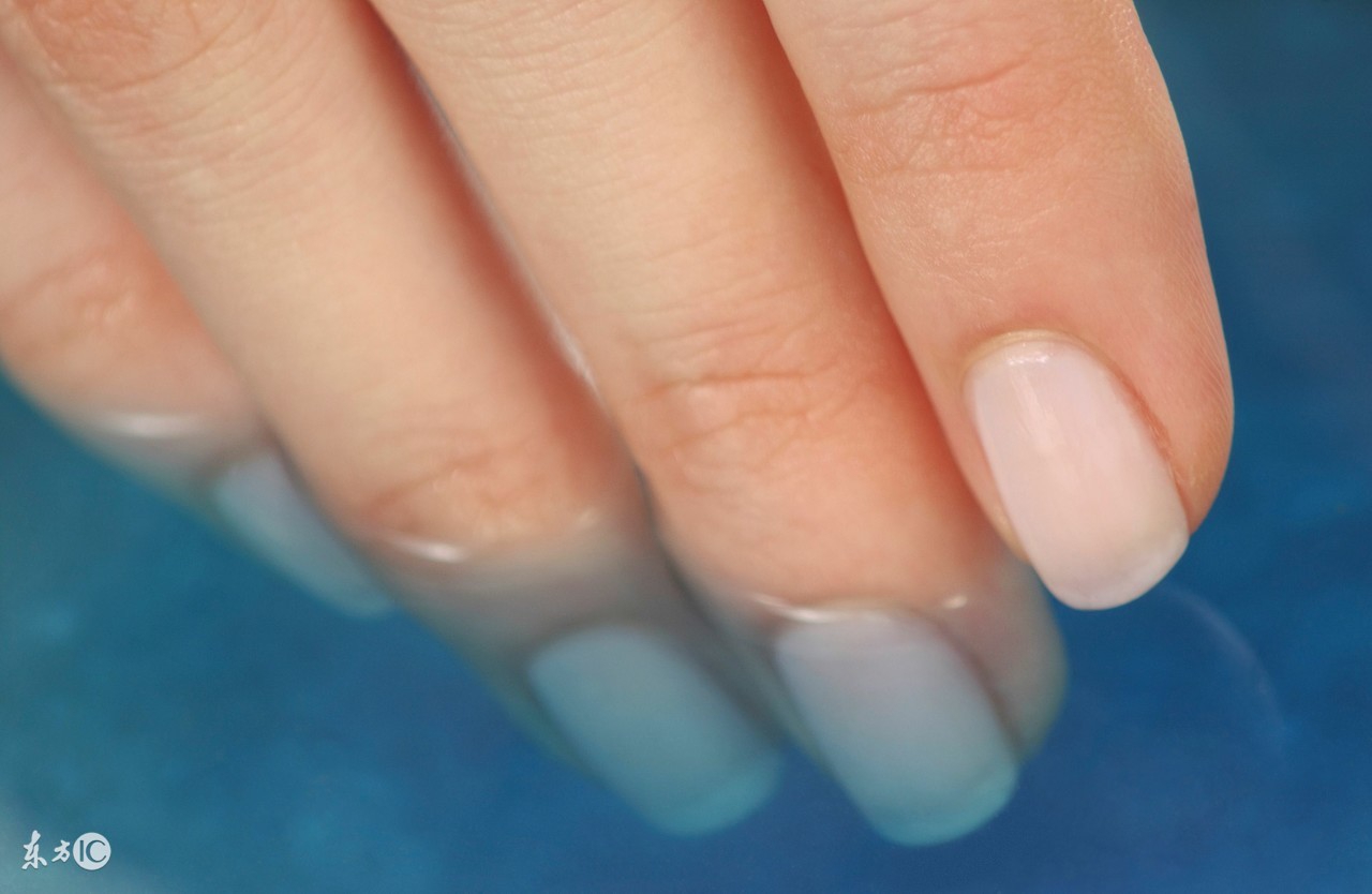 指甲竖纹变少了,指甲竖纹发白没血色