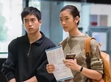 《天才枪手》我看见这一代最杰出的头脑毁于没有钱