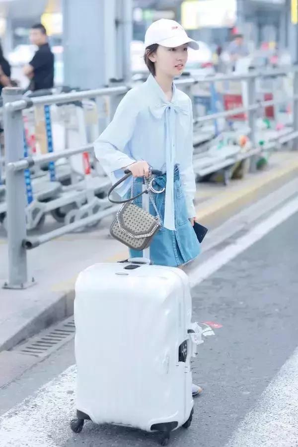 周冬雨burberry最新照片,burberry全球形象大使