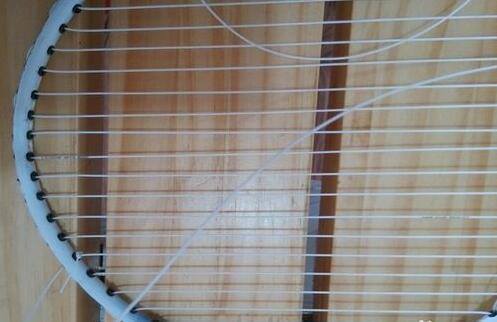 羽毛球拍穿线方法及视频,羽毛球拍穿线如何跟穿线师说