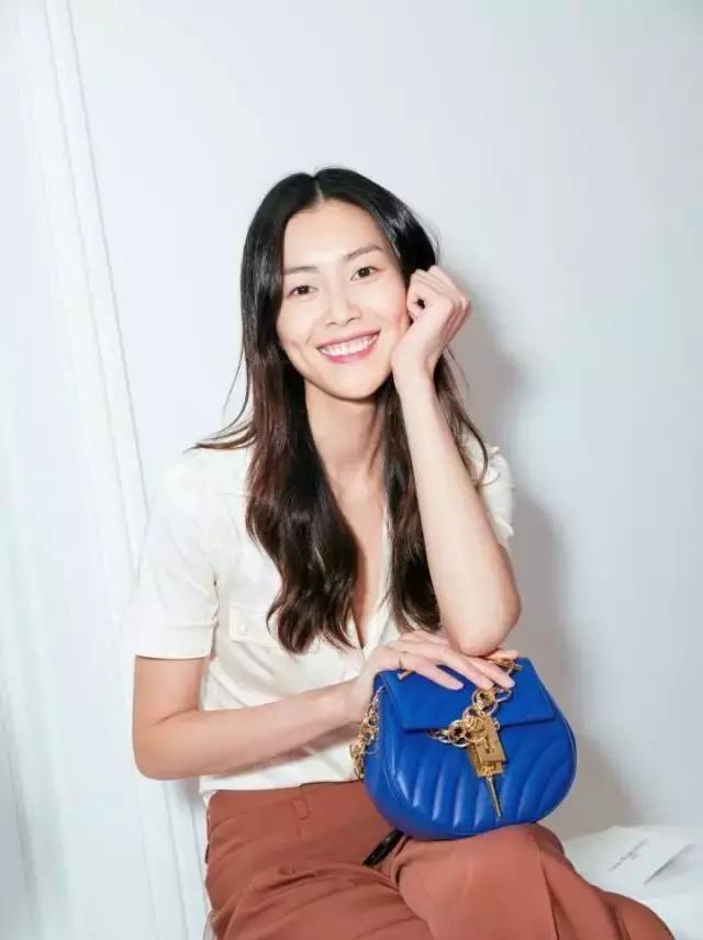 刘雯唐嫣同款小猪包,刘雯唐嫣最新消息