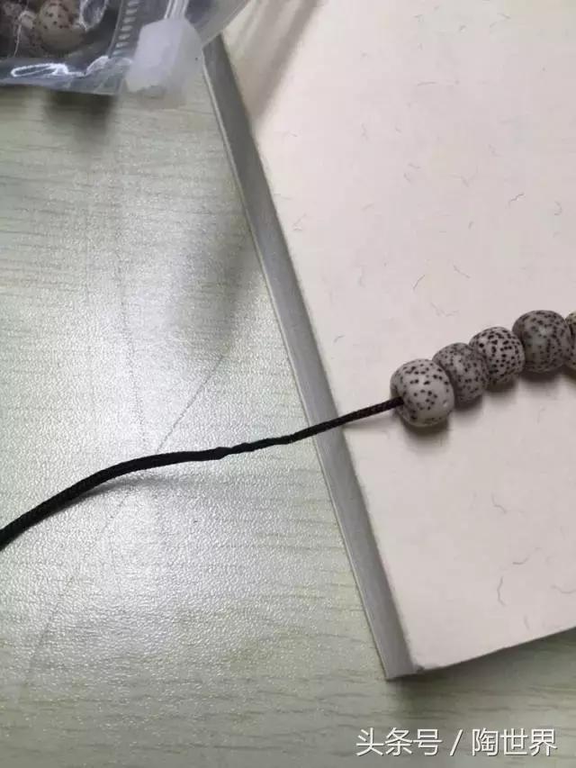 手串没有弹绳断了怎么再串起来,手串盘着突然断了在哪里重新穿