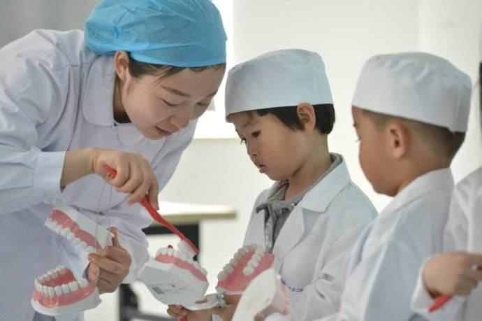 宝妈必学：儿童牙齿长歪了怎么办？牙医一招教你牙齿整整齐齐！