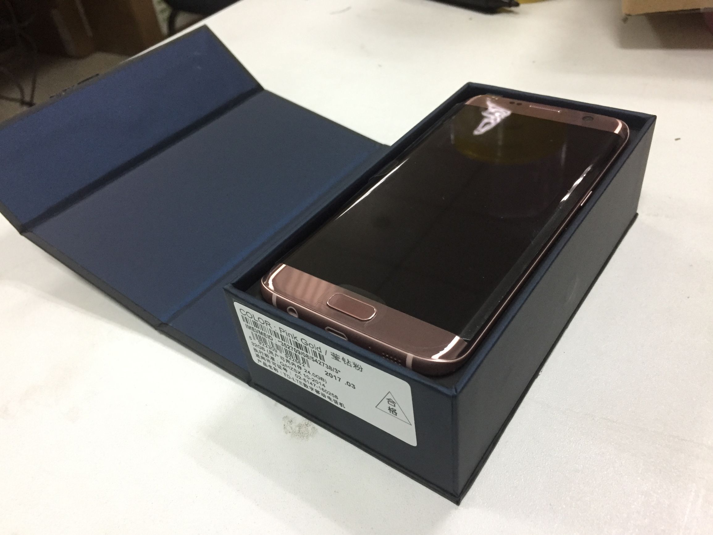 三星s7edge荧光粉,二手三星s7edge值得购买吗