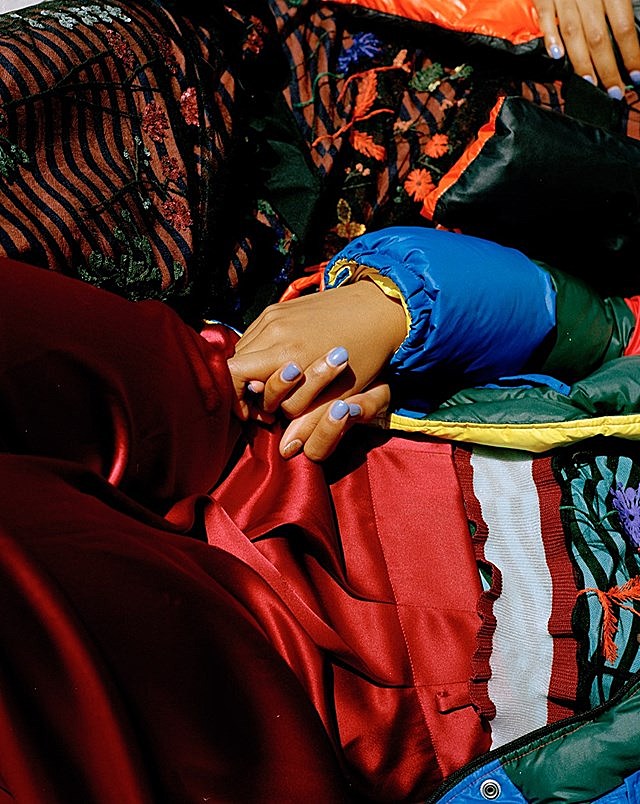 颜值低下“黑人姐妹花”当红时尚宠儿，聪明的从模仿Beyoncé开始