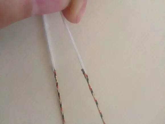 手串断了怎么换绳子,手串珠在手上绳子断了