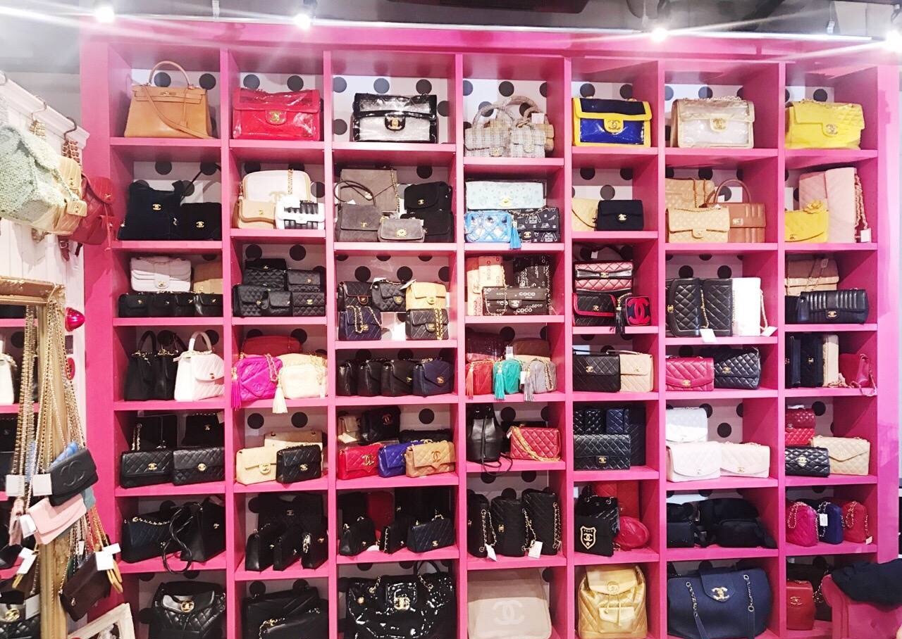 大学刚毕业2万左右二手车,卖lv一个月能赚多少钱