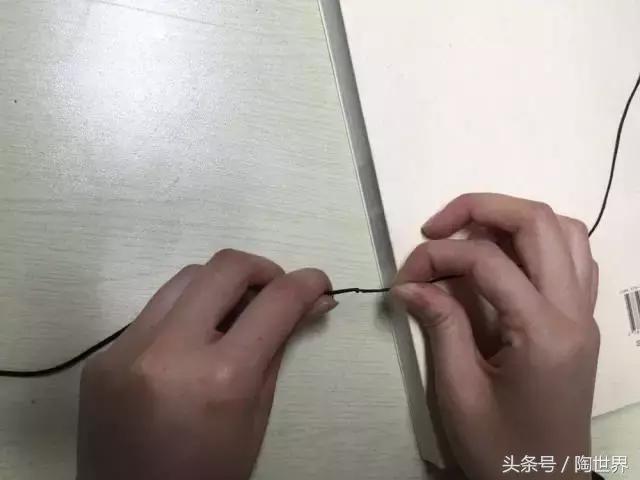 手串没有弹绳断了怎么再串起来,手串盘着突然断了在哪里重新穿
