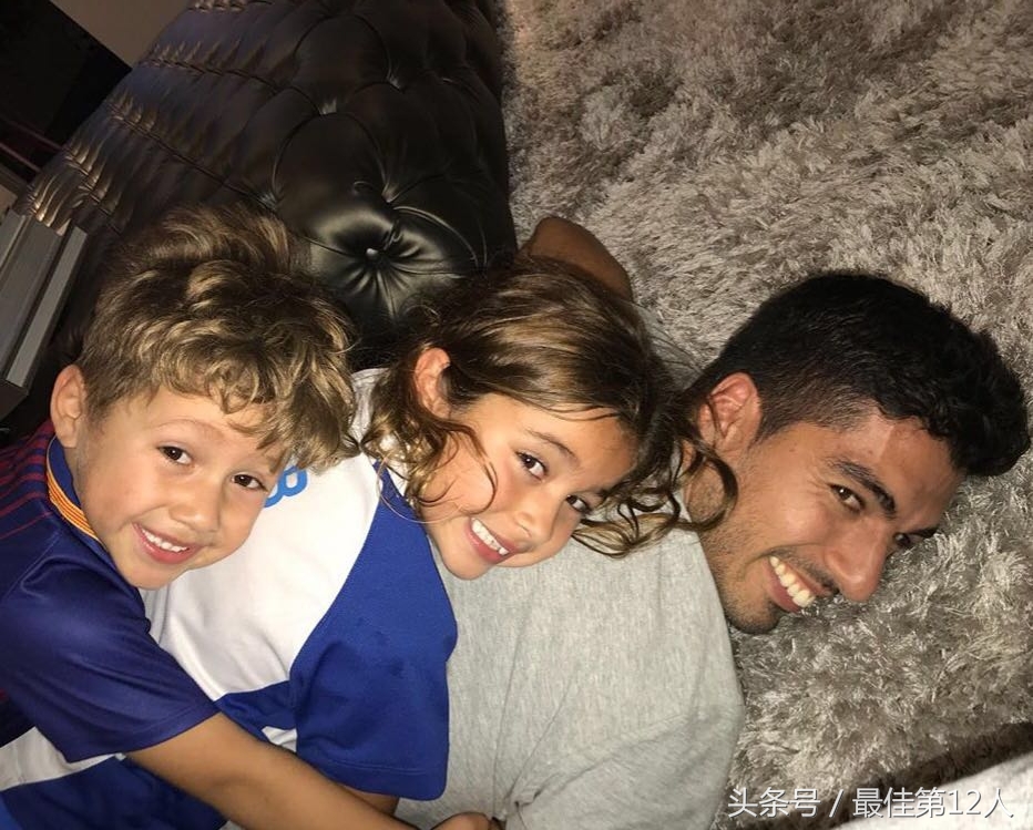 当梅西被推内马尔苏神反应,内马尔梅西苏神的配合简直无敌了