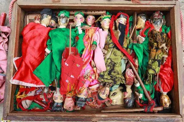 有一种戏叫做“蚊帐戏”，有一个人看得直入迷