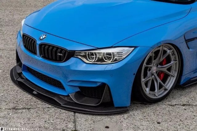 改装的宝马m4直接趴在地上了,普通的宝马m4可以开敞篷