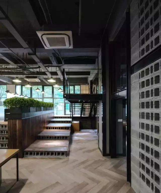 搭建二层公寓loft隔层,极简办公室loft设计方案