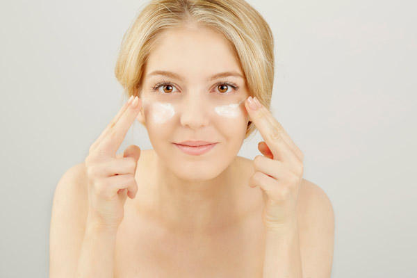 对抗眼部细纹干纹的眼霜,对抗眼周细纹