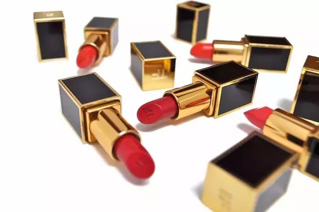 吴昕晒满满一箱的大牌口红，却被何穗一张图秒杀！