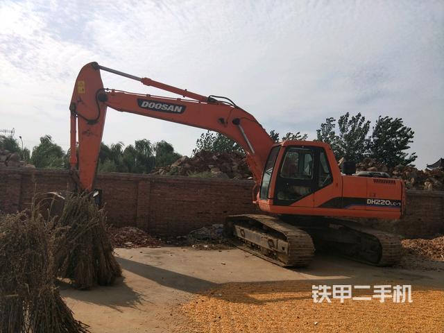 开挖掘机的来说一说:哪种二手挖掘机最畅销?