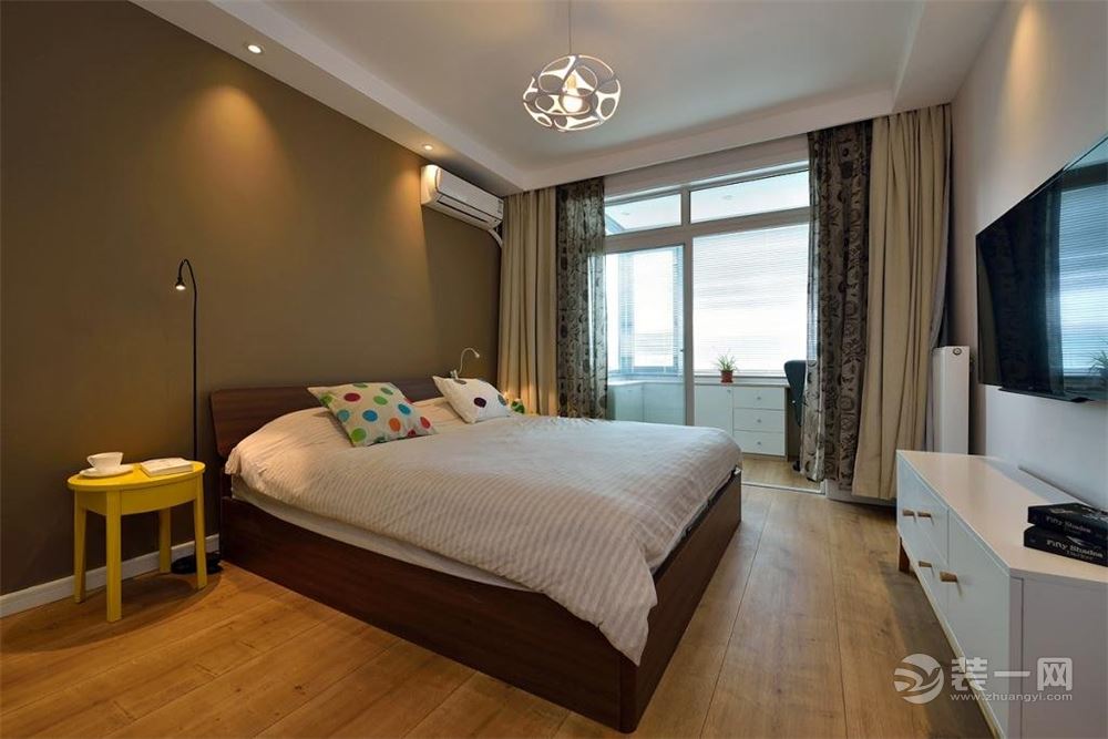 黄配紫什么效果?南京天润城五彩之家实景,北欧风硬装12万铺垫