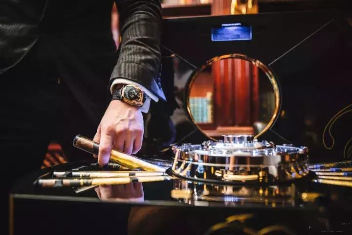 混江湖抽雪茄,不戴这个表不行!