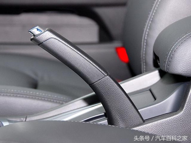 车子有焦糊味,车子有股烧焦的味道是什么原因