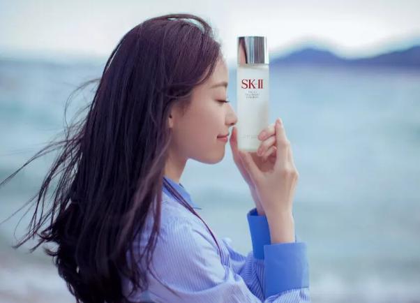 老干部霍建华代言SK-II干净白子画,窦靖童却把神仙水变成机车油