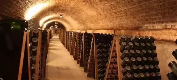 香槟为什么那么贵,香槟有多贵