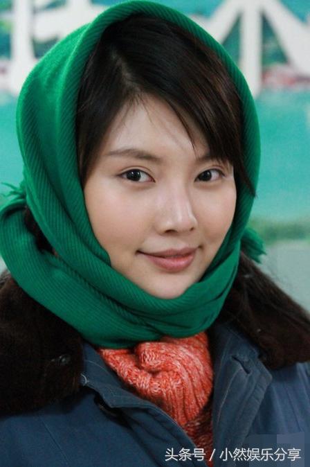 20岁出道，后凭借着热播网剧大红，今合作甄子丹刘德华作品卖5亿