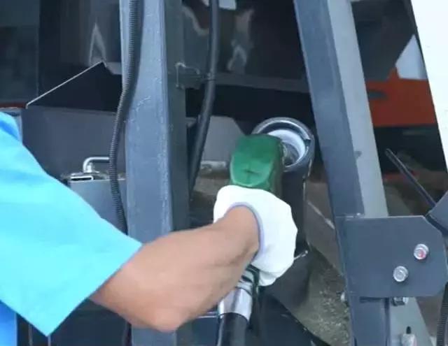 真是贴心！久保田玉米收获机每日清扫、点检的注意事项