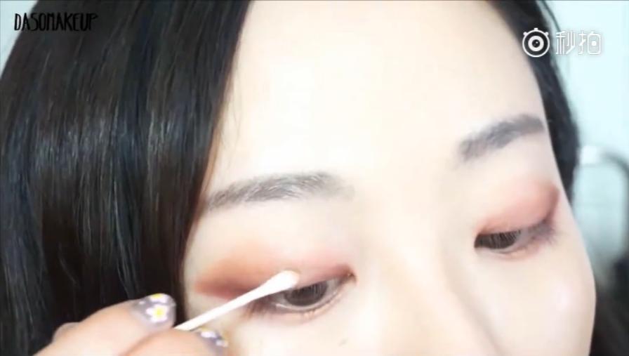 吸睛化妆技巧,吸睛妆容教程