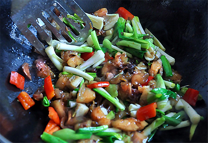 秋季养生新菜,大蒜辣椒炒牛蹄筋