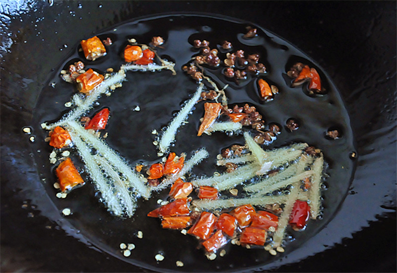 秋季养生新菜,大蒜辣椒炒牛蹄筋