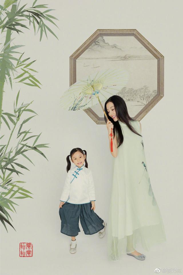 甜馨长得越来越像妈妈李小璐了,甜馨衣服比李小璐还有气质