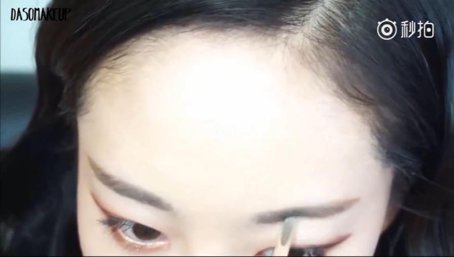 吸睛化妆技巧,吸睛妆容教程