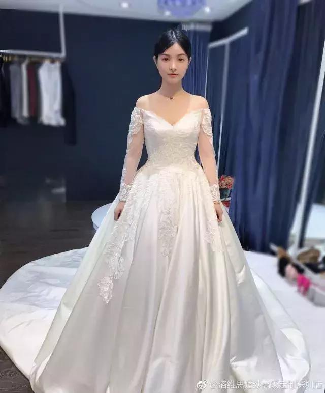 大拖尾婚纱适合矮个子女生吗,谁说矮就不能穿搭