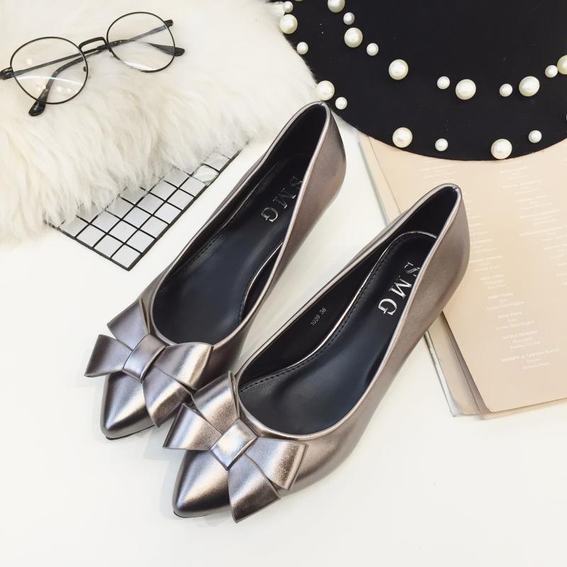 秋天也要招桃花,尖头鞋让你美出天际