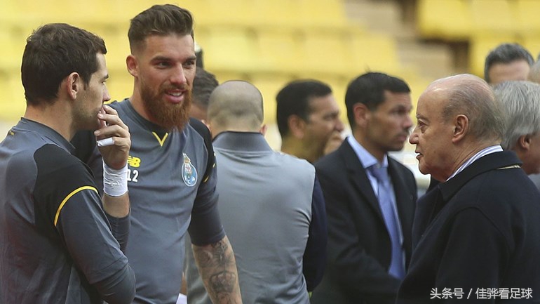 为省工资波尔图借故封杀“圣卡西”？经纪人出面解释，主帅难服众