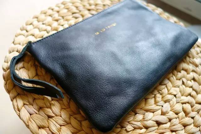 成都男人骚不骚,请看他的包