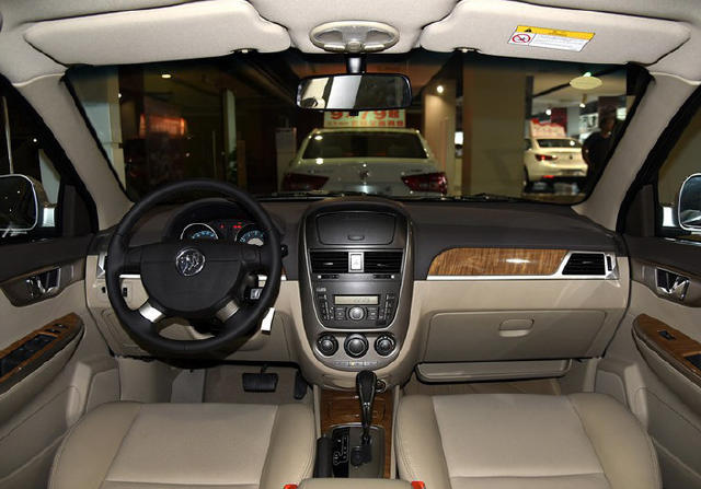 他送她一辆豪车，她却大发雷霆！只因换档就像摸裤衩。。。