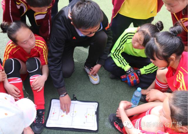 阳光校园快乐足球,阳光足球快乐体育视频