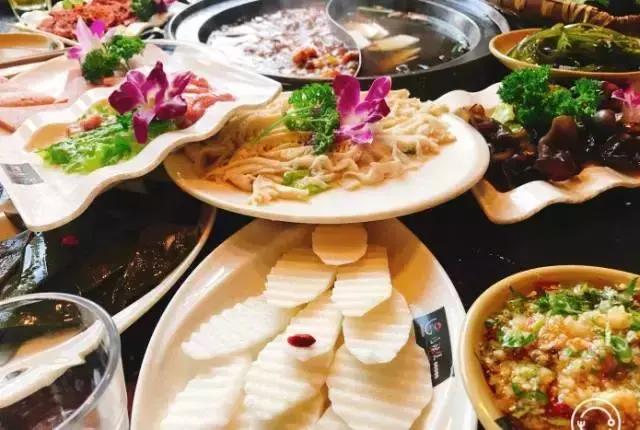 天冷了，一家一家吃起来，这些大连今年新开的网红火锅店