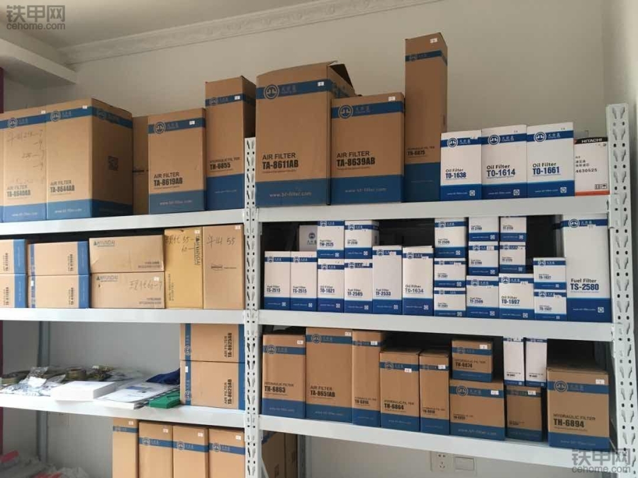 90后创业路上的小伙,90后挖机老板的一天