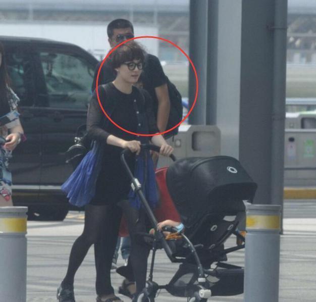 张馨予披白纱服饰,张馨予穿亮黄外套亮相