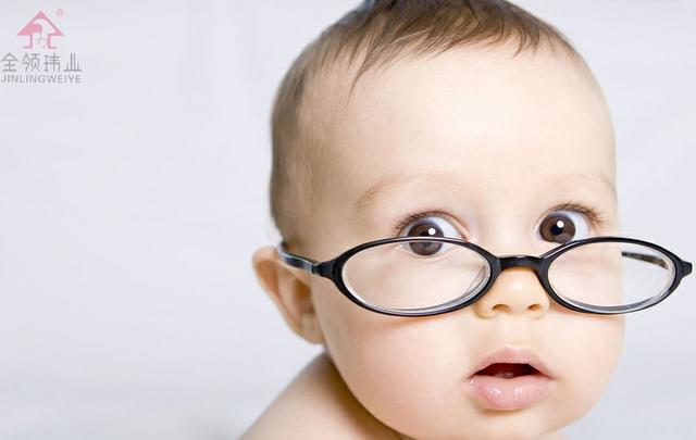 宝宝浓眉大眼,宝宝眉毛淡怎么办要剃掉吗