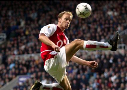 2010世界杯范佩西头球是哪一场,范佩西世界杯鱼跃头球