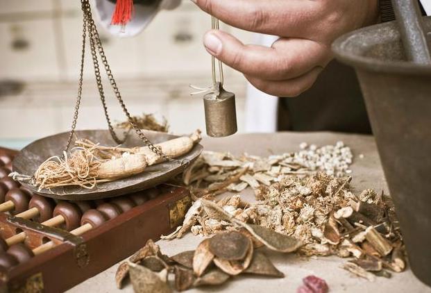 再障患者吃什么中药好,再障病人身上出现出血点严重吗