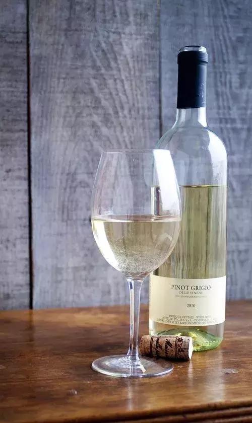 柿子能和酒一起用,柿子和酒间隔多少时间可以吃