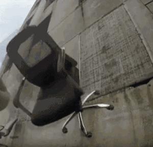 上个厕所时刻，作业座椅俄然爆了……一片狼藉