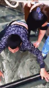 最吓人的十大旅游景点中国,玉屏山玻璃栈道特效吓人视频