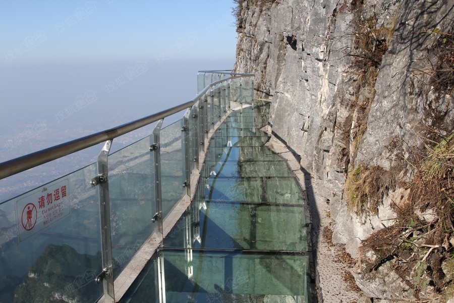 最吓人的十大旅游景点中国,玉屏山玻璃栈道特效吓人视频