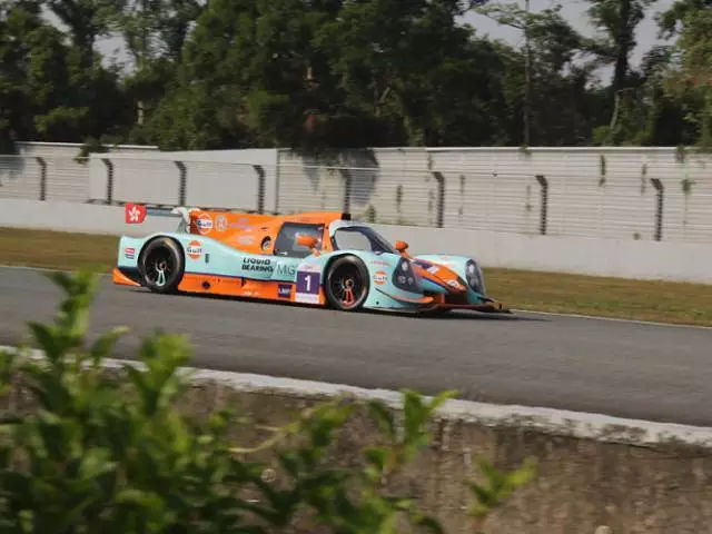 耐力赛绝非无休止地“画圈”,而是用轮胎来拓宽的哲学